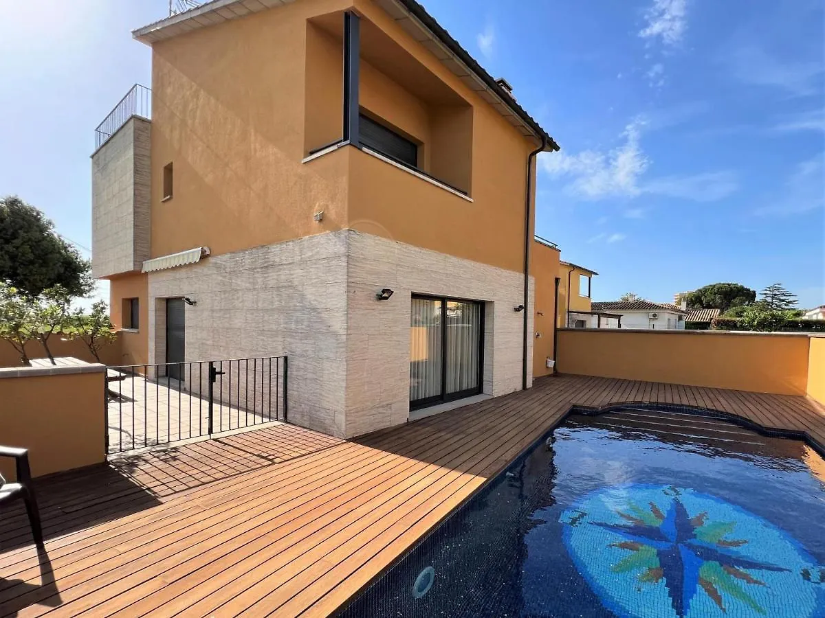 Villa Relax Total: Casa Con Piscina, A/A, Terraza Y Barbacoa En Sant Pere Pescador, Costa Brava - Es-89-101 Сasa de vacaciones